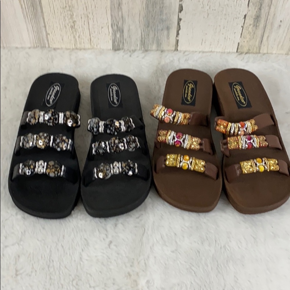 Grandco Woman’s Sandals - Selling As Pair - Size 6